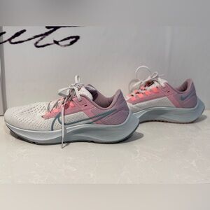 NIKE AIR ZOOM PEGASUS 38 RUNNING SHOES. Size 8 PINK & WHITE W/gray accents